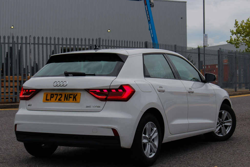 Audi A1 1.0 Tfsi 25 Technik Sportback Euro 6 Ss LP72NFK White #4