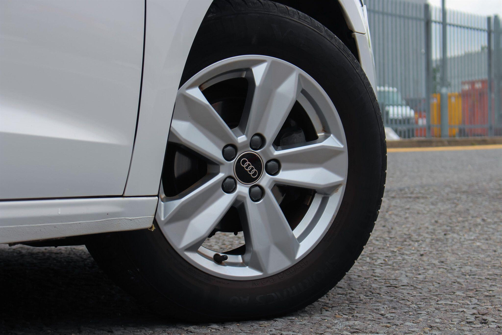 Audi A1 1.0 Tfsi 25 Technik Sportback Euro 6 Ss LP72NFK White #5