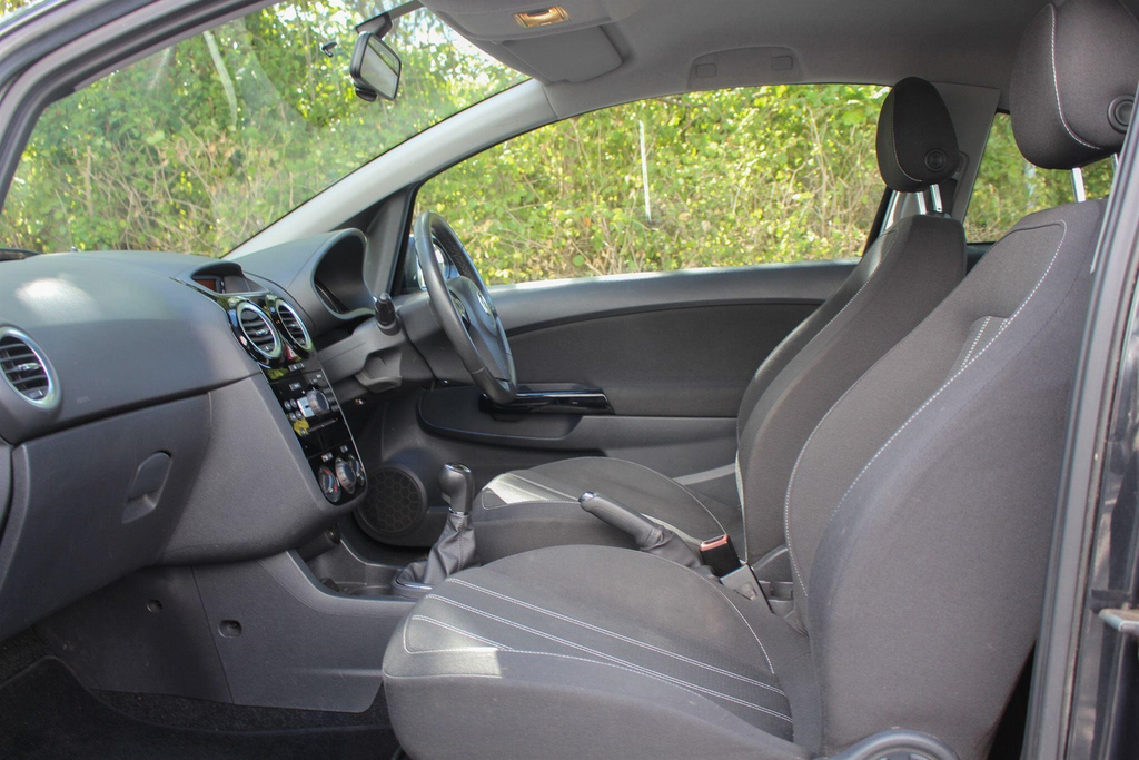 Vauxhall Corsa Corsa Se Red #22