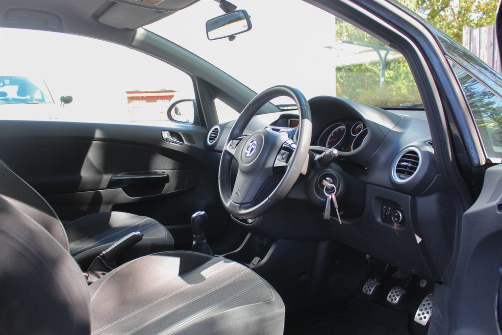 Vauxhall Corsa Corsa Se Red #24
