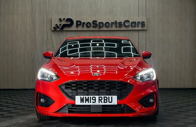 Ford Focus 1.0T Ecoboost St-line Hatchback Red #2