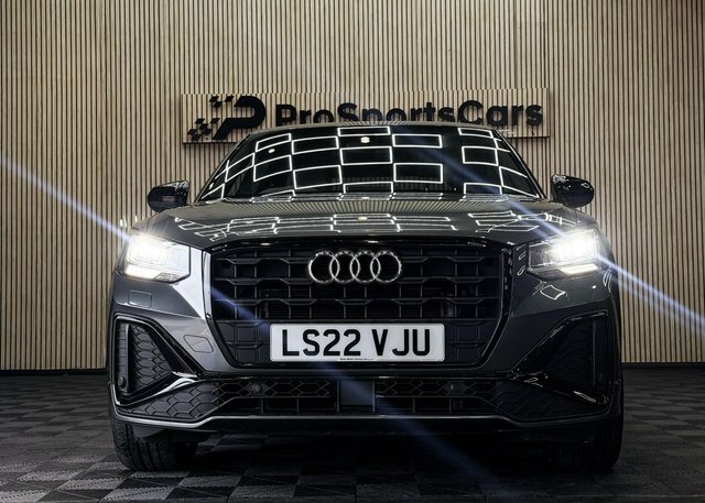 Audi Q2 1.5 Tfsi Cod 35 Black Edition Suv S Tro Black #2
