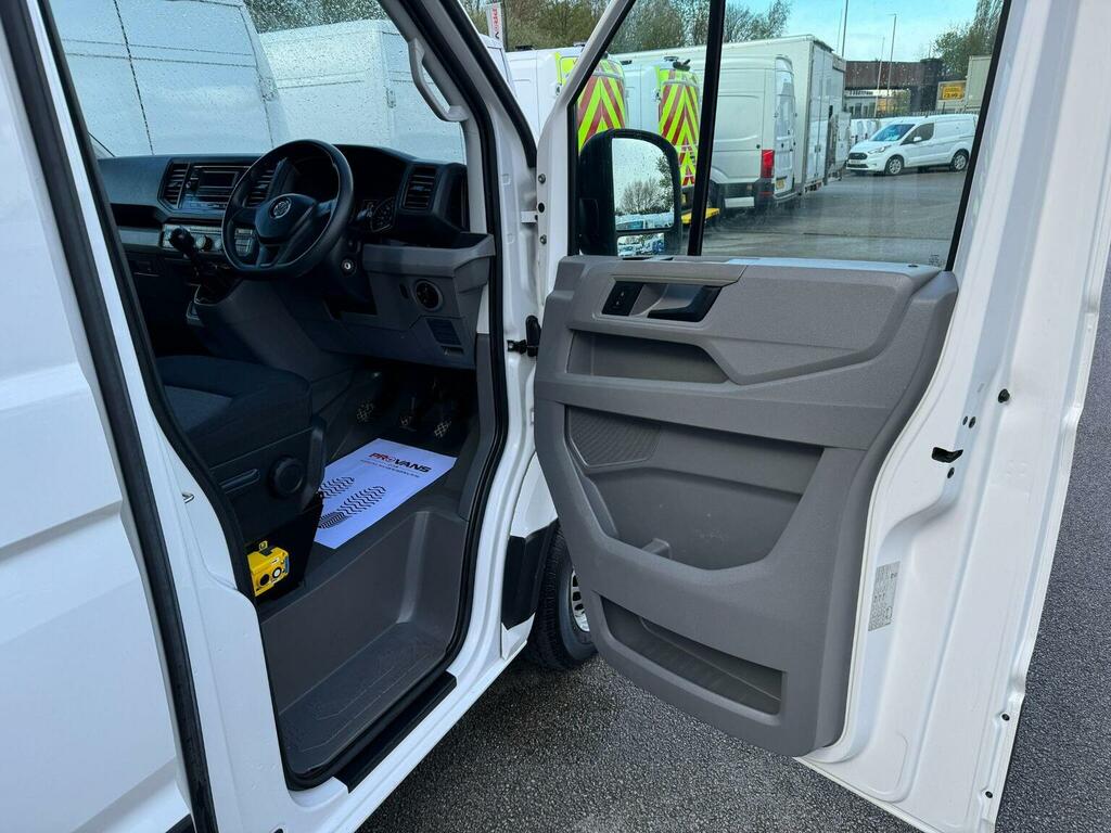 Volkswagen Crafter Mpv White #9