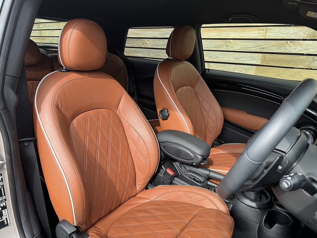Mini Hatch 1.5 Cooper Seven Hatchback 136 Grey #3