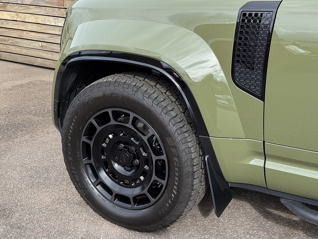 Land Rover Defender 110 Silver #24