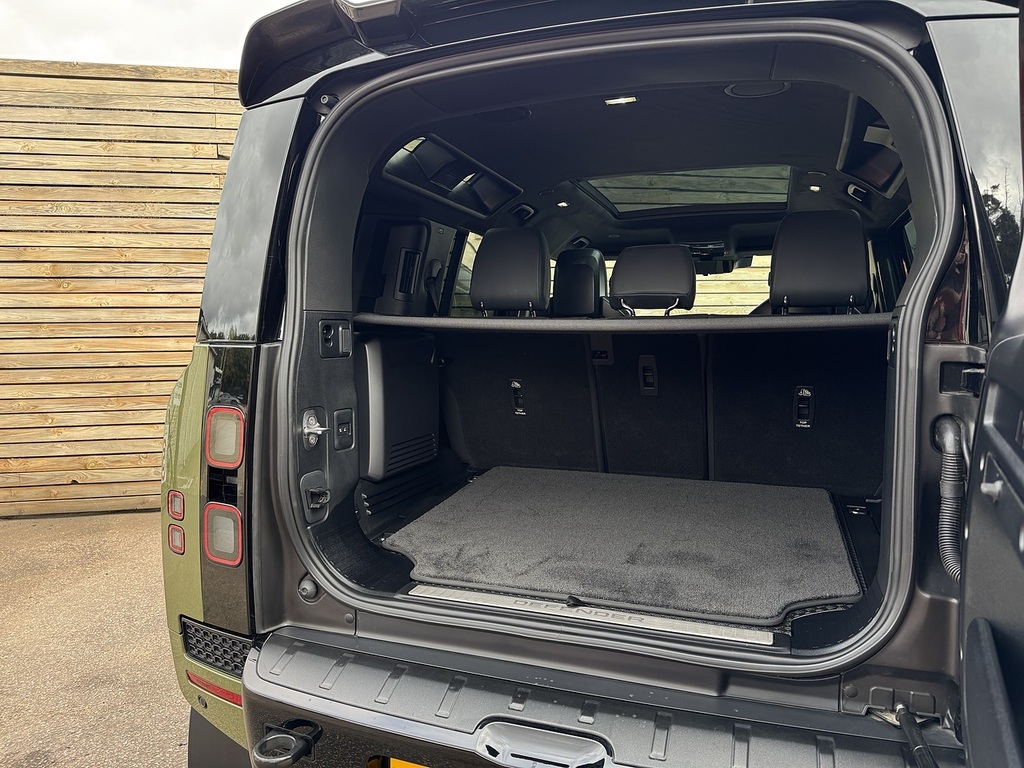 Land Rover Defender 110 Silver #10