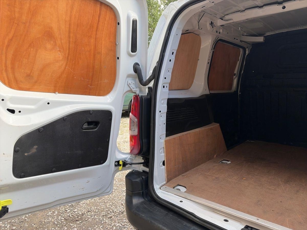 Citroen Berlingo Diesel White #22