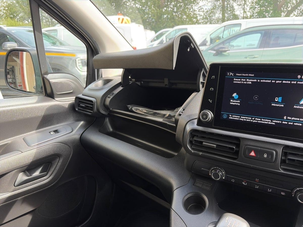 Citroen Berlingo Diesel White #27