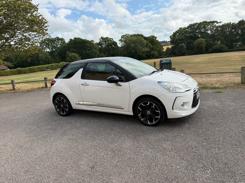 Citroen DS3 1.6 E-hdi Airdream Dstyle Plus Hatchback Diese White #2