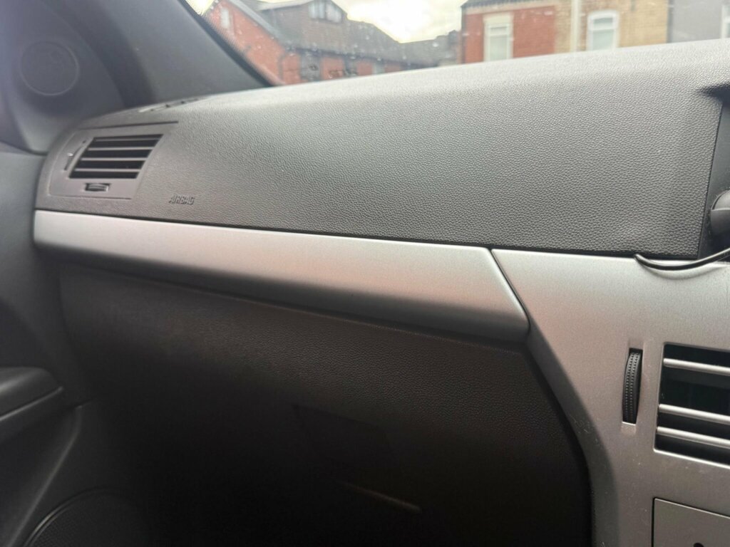 Vauxhall Astra Vauxhall Astra Cdti Sportive Silver #19