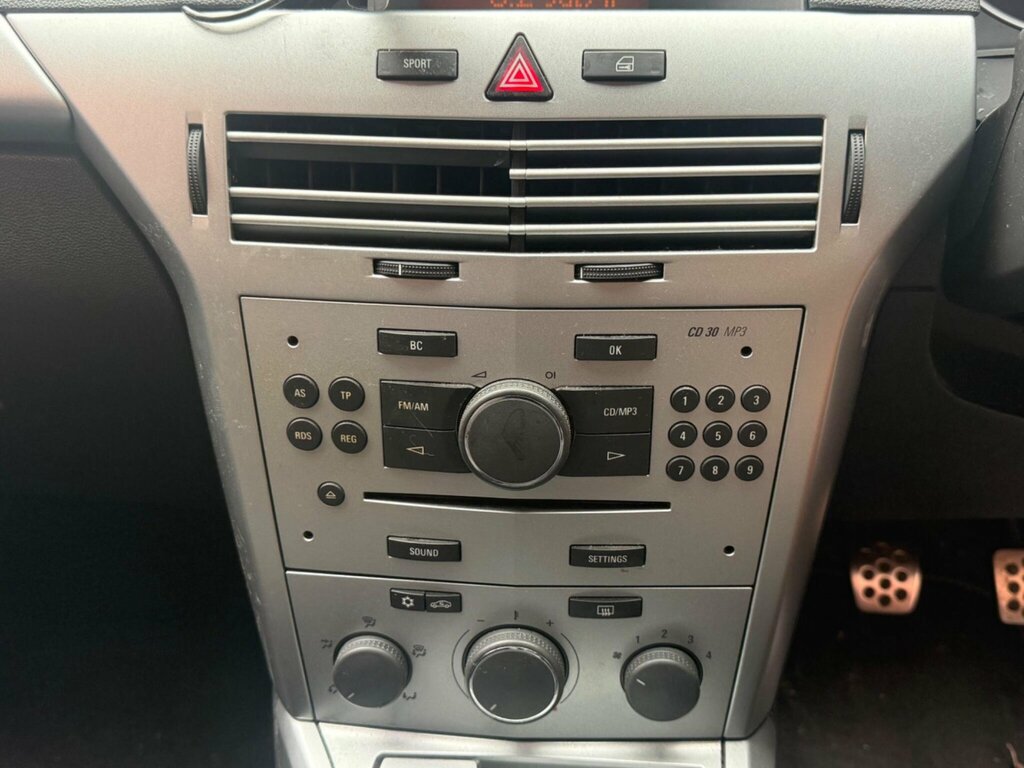 Vauxhall Astra Vauxhall Astra Cdti Sportive Silver #17