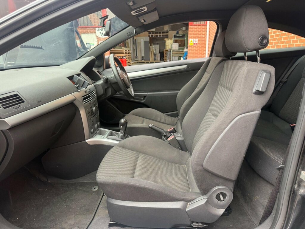 Vauxhall Astra Vauxhall Astra Cdti Sportive Silver #23