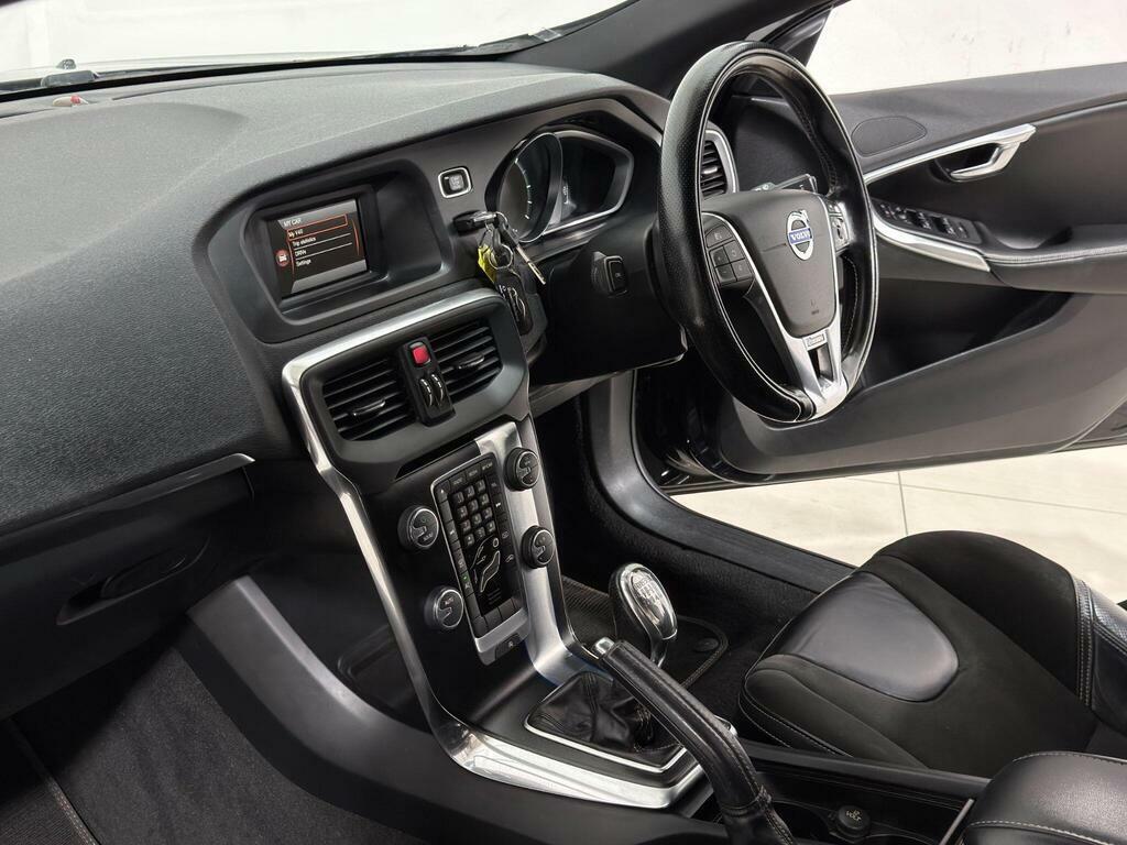 Volvo V40 1.6 D2 R-design Euro 5 S S Black #2