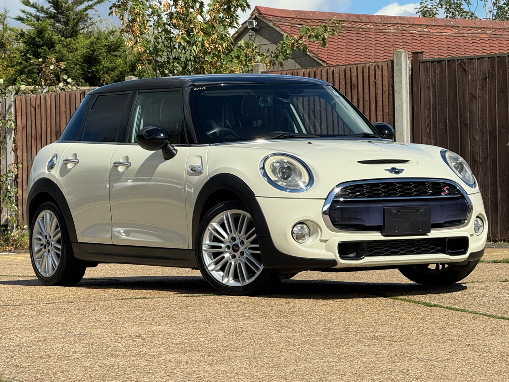 Mini Hatch Mini Cooper S 2.0L Euro 6, 5 Seat, 6 White