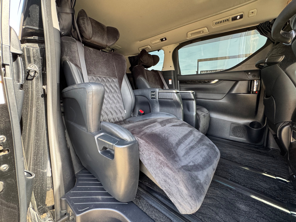 Toyota Alphard 2.4 Mpv White #36