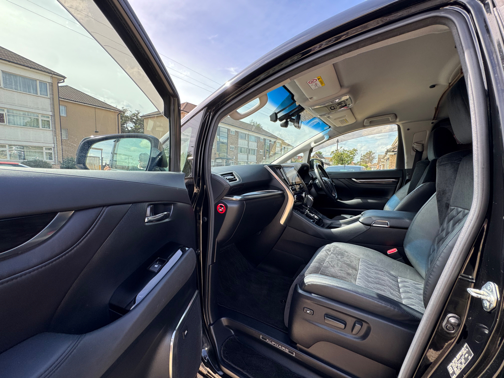 Toyota Alphard 2.4 Mpv White #18
