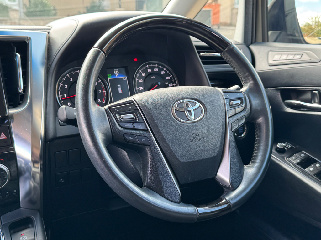 Toyota Alphard 2.4 Mpv White #57