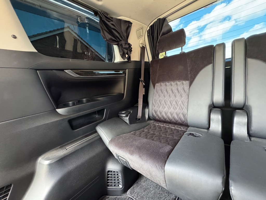 Toyota Alphard 2.4 Mpv White #43