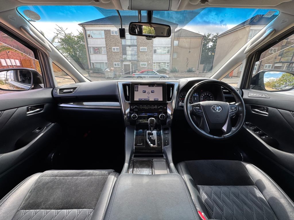 Toyota Alphard 2.4 Mpv White #52
