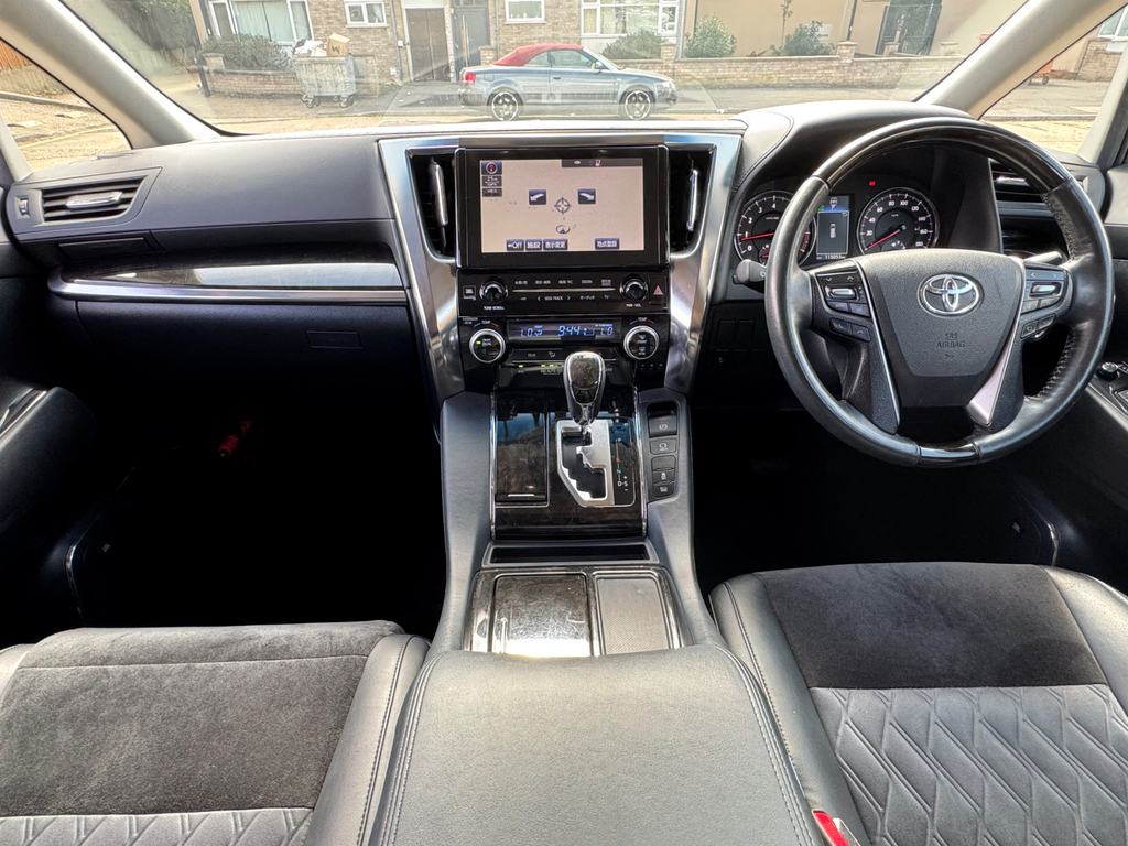 Toyota Alphard 2.4 Mpv White #53