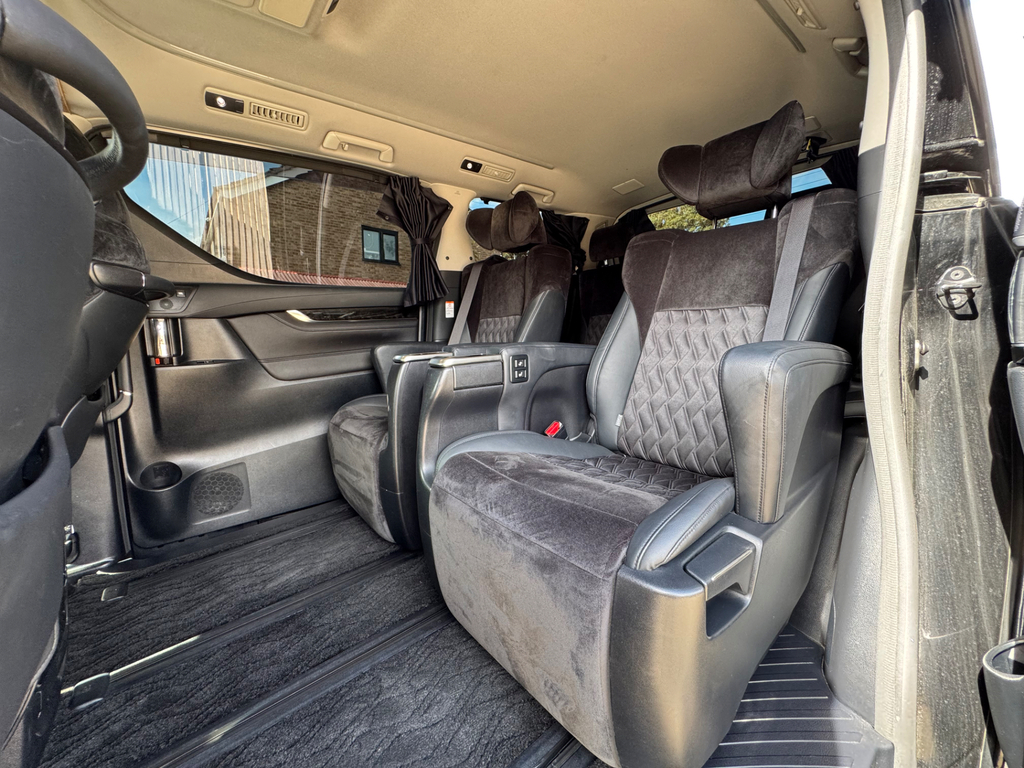 Toyota Alphard 2.4 Mpv White #29