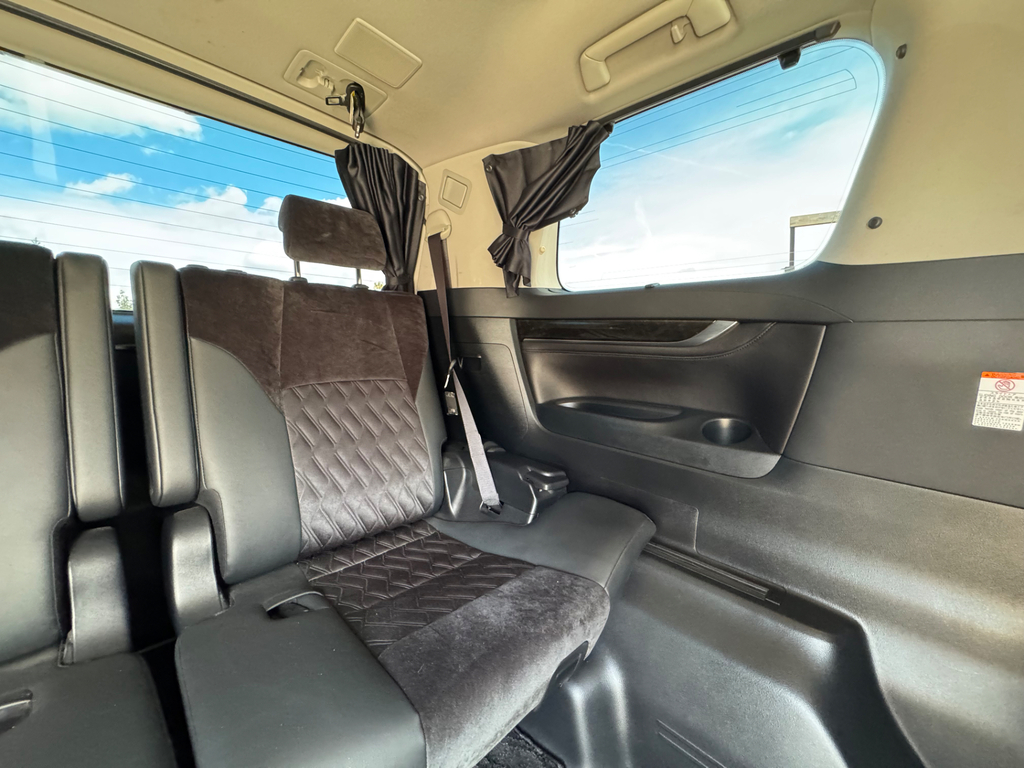 Toyota Alphard 2.4 Mpv White #42
