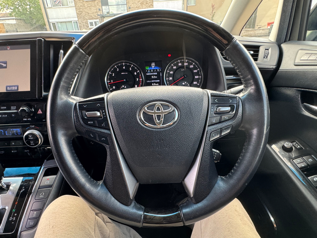Toyota Alphard 2.4 Mpv White #58