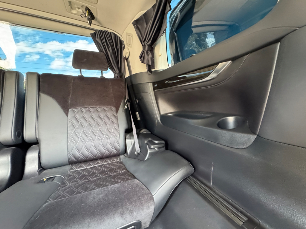 Toyota Alphard 2.4 Mpv White #46