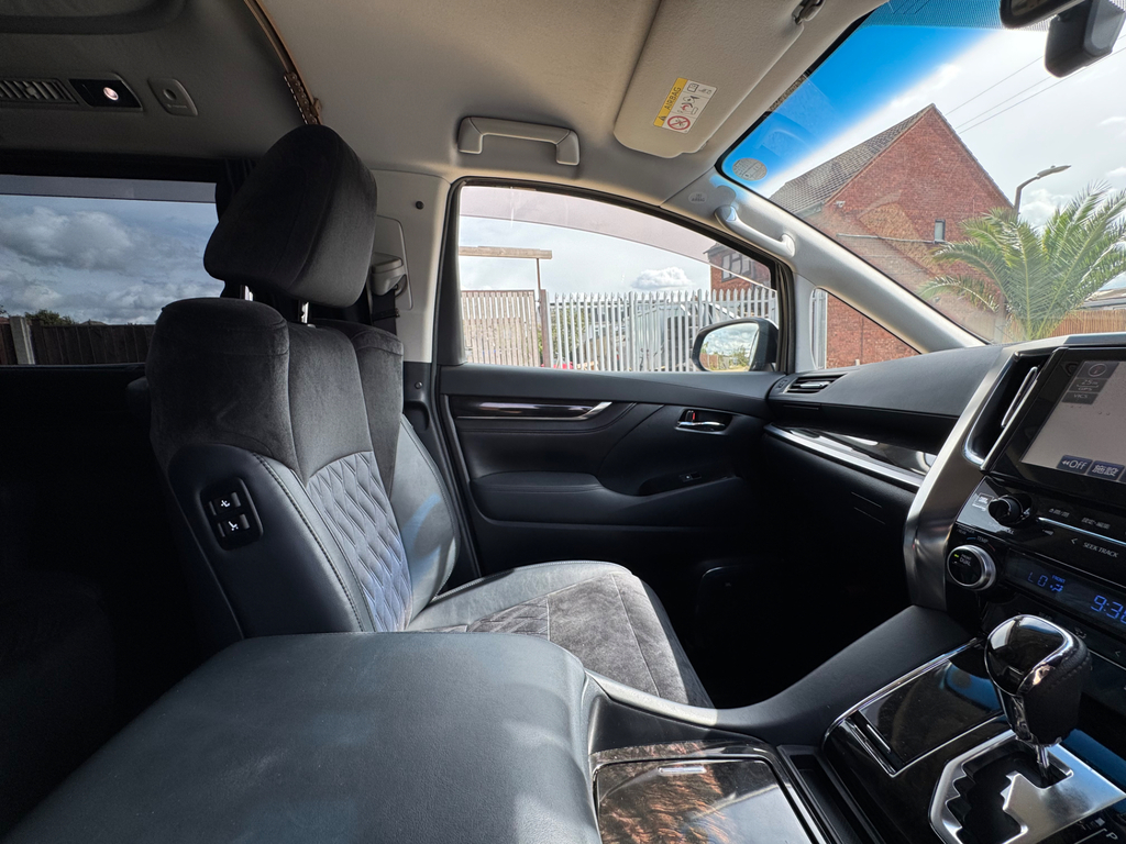 Toyota Alphard 2.4 Mpv White #14