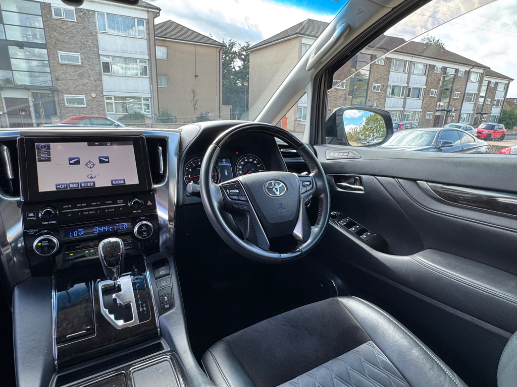 Toyota Alphard 2.4 Mpv White #56