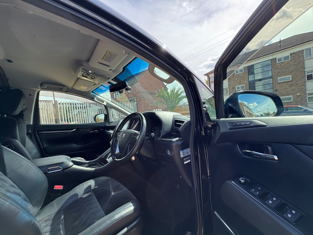 Toyota Alphard 2.4 Mpv White #10