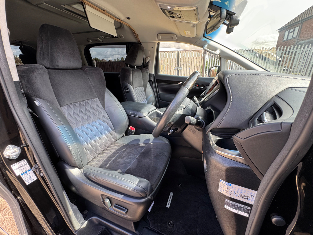 Toyota Alphard 2.4 Mpv White #13