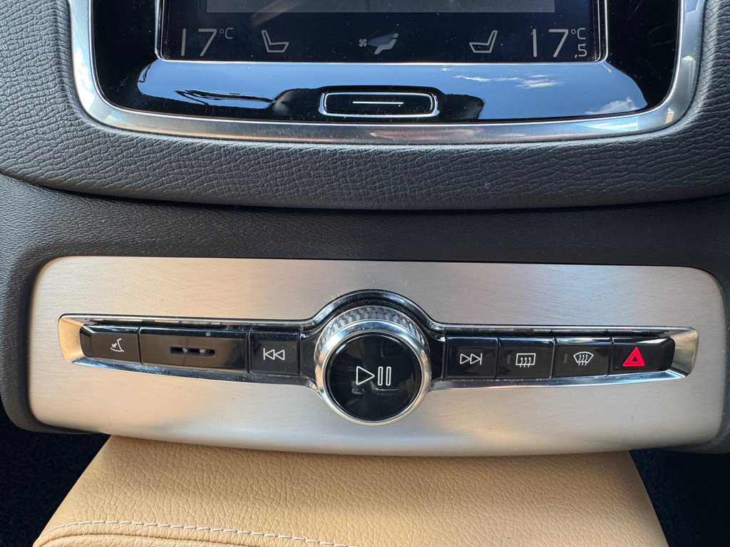 Volvo XC90 R-design Pro Blue #64