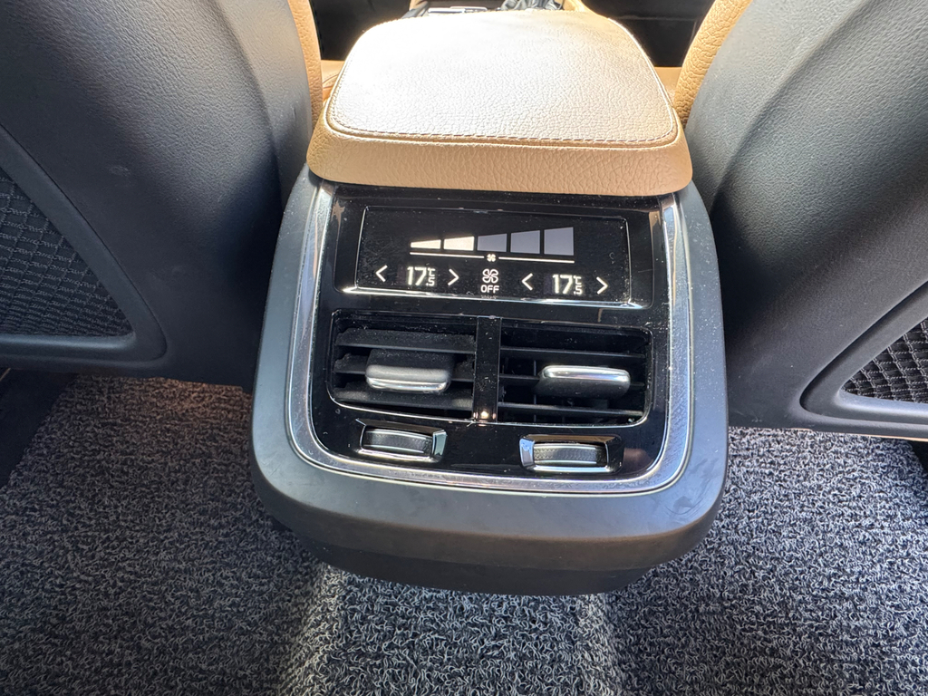 Volvo XC90 R-design Pro Blue #37