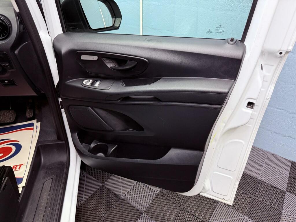 Mercedes-Benz eVito Evito 66 Progressive White #34