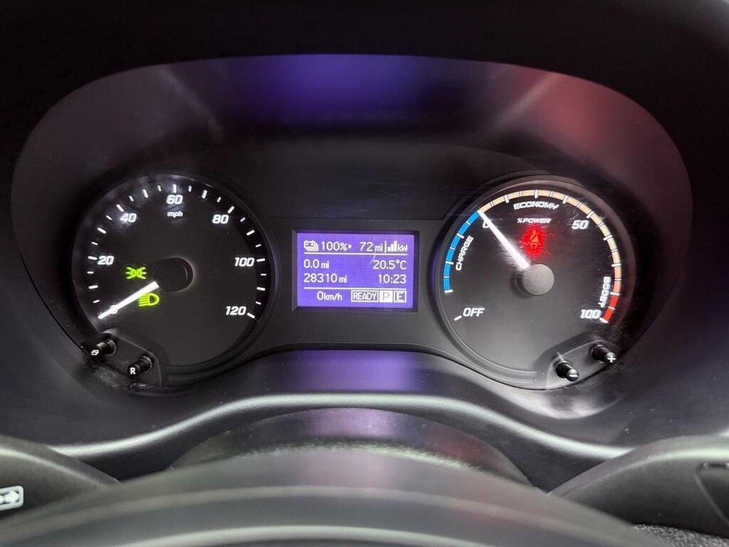 Mercedes-Benz eVito Evito 66 Progressive White #14