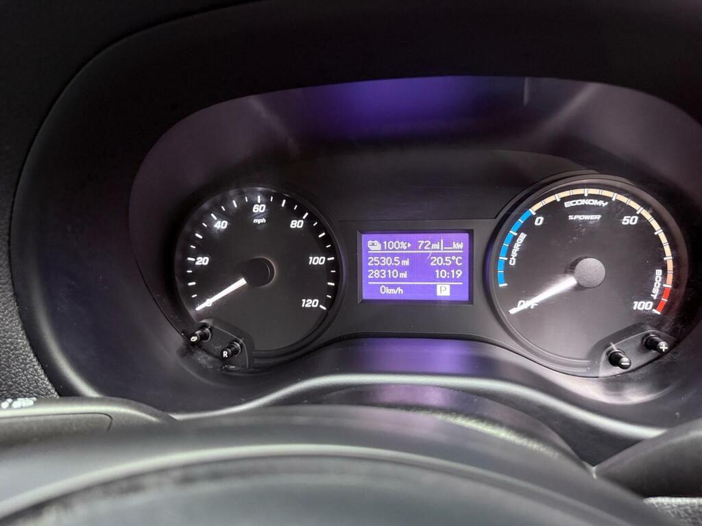 Mercedes-Benz eVito Evito 66 Progressive White #35