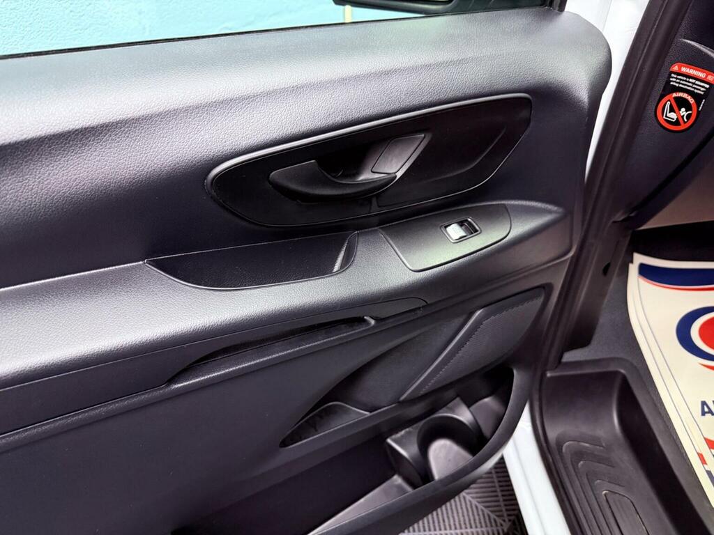 Mercedes-Benz eVito Evito 66 Progressive White #18