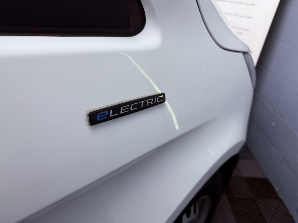 Mercedes-Benz eVito Evito 66 Progressive White #39