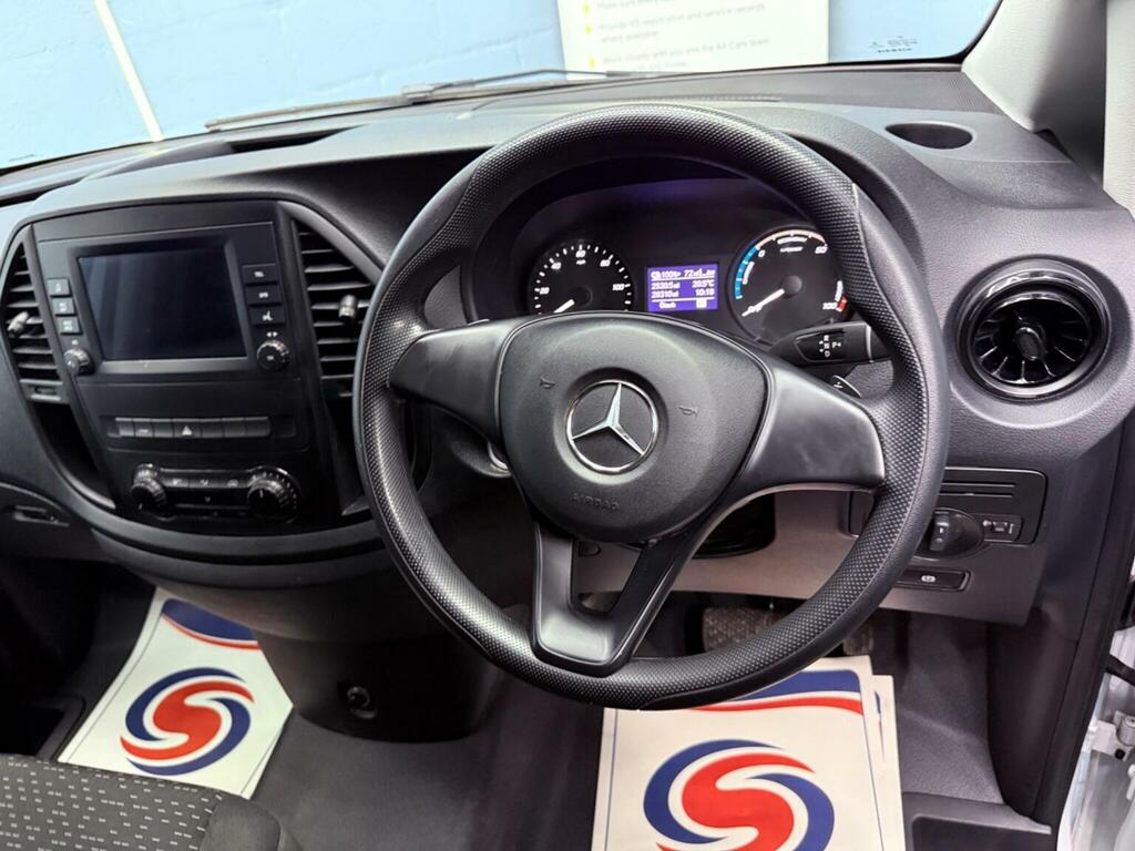 Mercedes-Benz eVito Evito 66 Progressive White #37