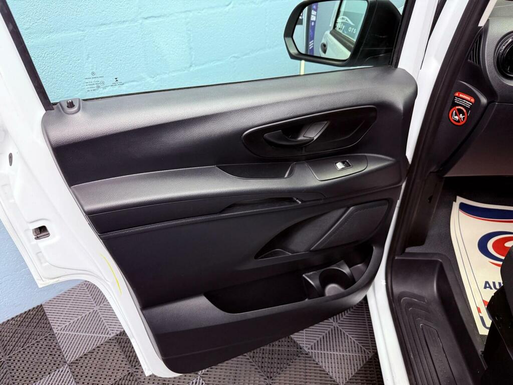 Mercedes-Benz eVito Evito 66 Progressive White #19