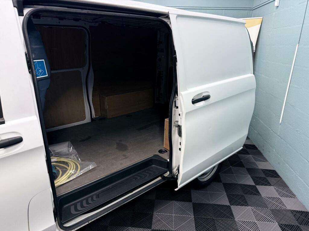 Mercedes-Benz eVito Mpv White #5