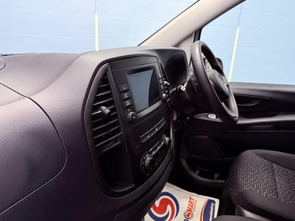 Mercedes-Benz eVito Evito 66 Progressive White #21