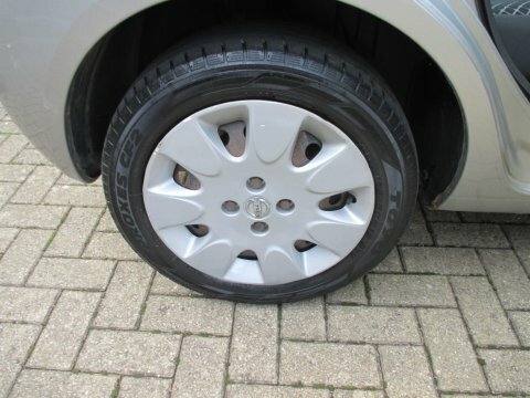 Nissan Micra 1.2 16V E Silver #10