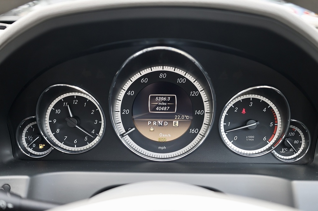 Mercedes-Benz E Class E250 Cdi Blueefficiency Sport Tip Red Roo White #26