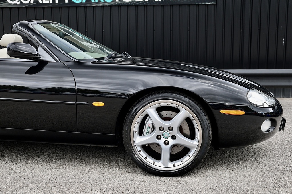 Jaguar XK8 Convertible Silver #22