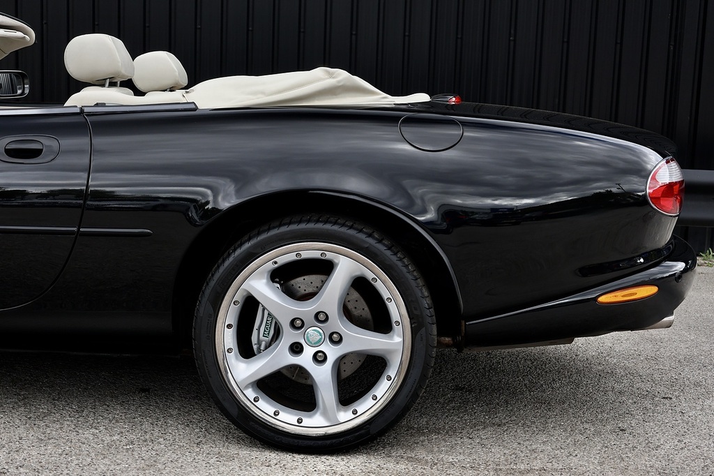 Jaguar XK8 Convertible Silver #30