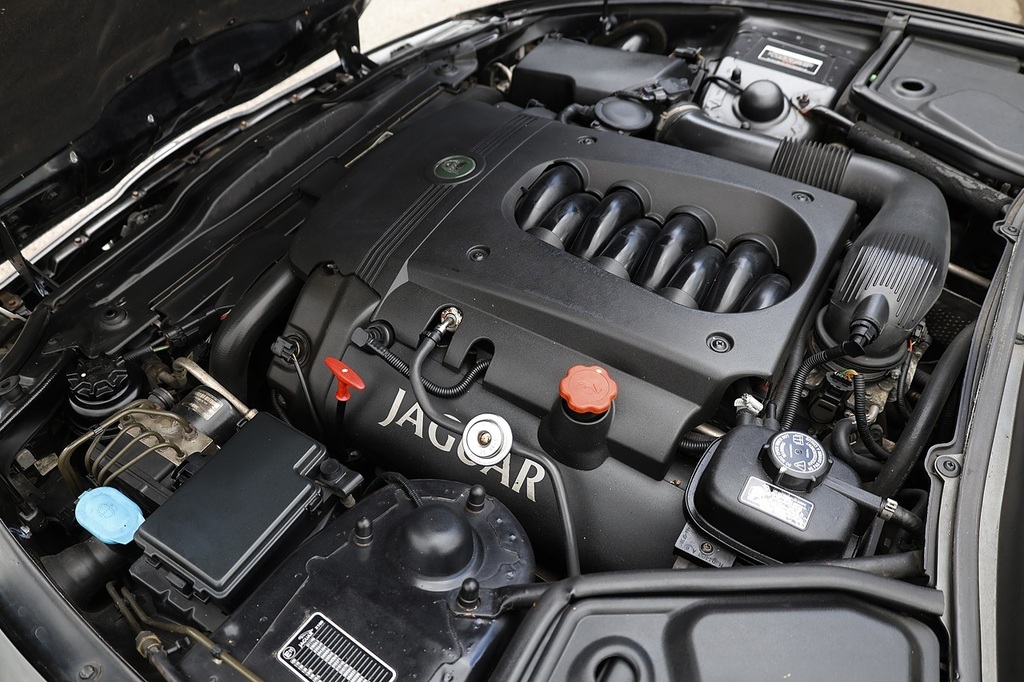 Jaguar XK8 Convertible Silver #41