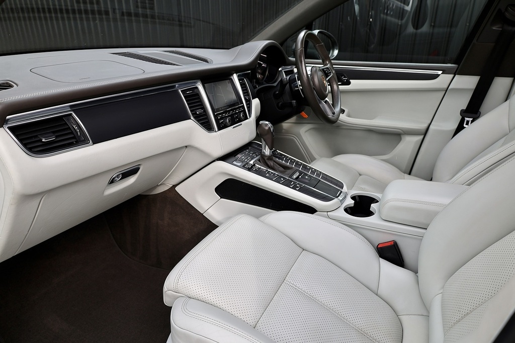 Porsche Macan Macan Grey