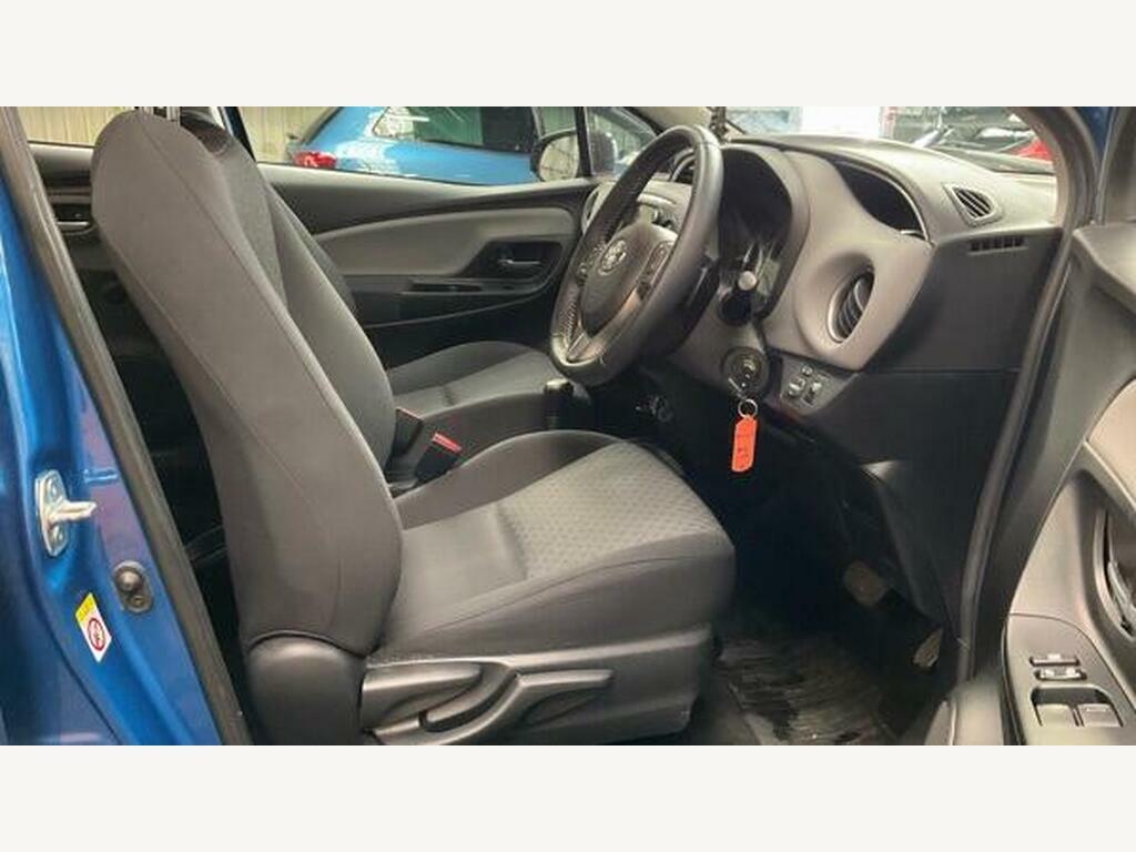 Toyota Yaris Hatchback Grey #9